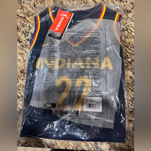 Indiana Fever Caitlin Clark Jersey - Picture 2 of 5